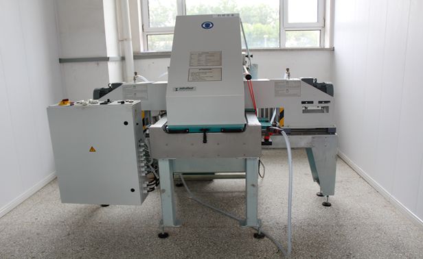 试验试件平行磨削切割成型系统