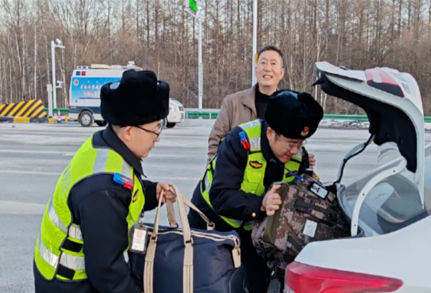 交通执法部门护您“玩转”精品线路